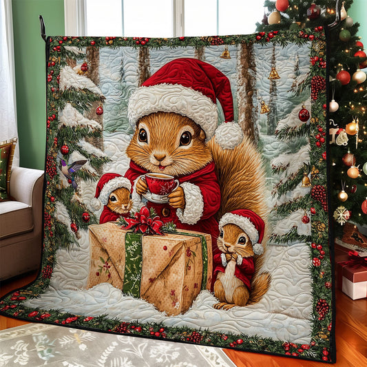 Christmas Squirrel Family WY2511015CL Quilt